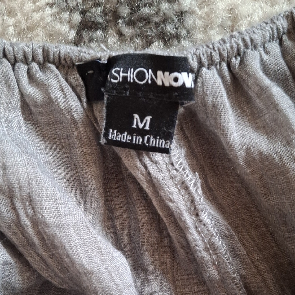 FASION NOVA Flowy Top - Picture 2 of 2